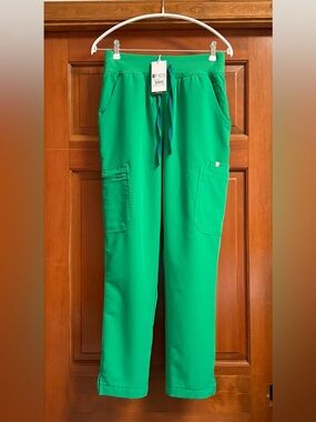 FIGS 100% Awesome Yola Skinny Scrubs, Stunning Limited Edition Evergreen Color 💚